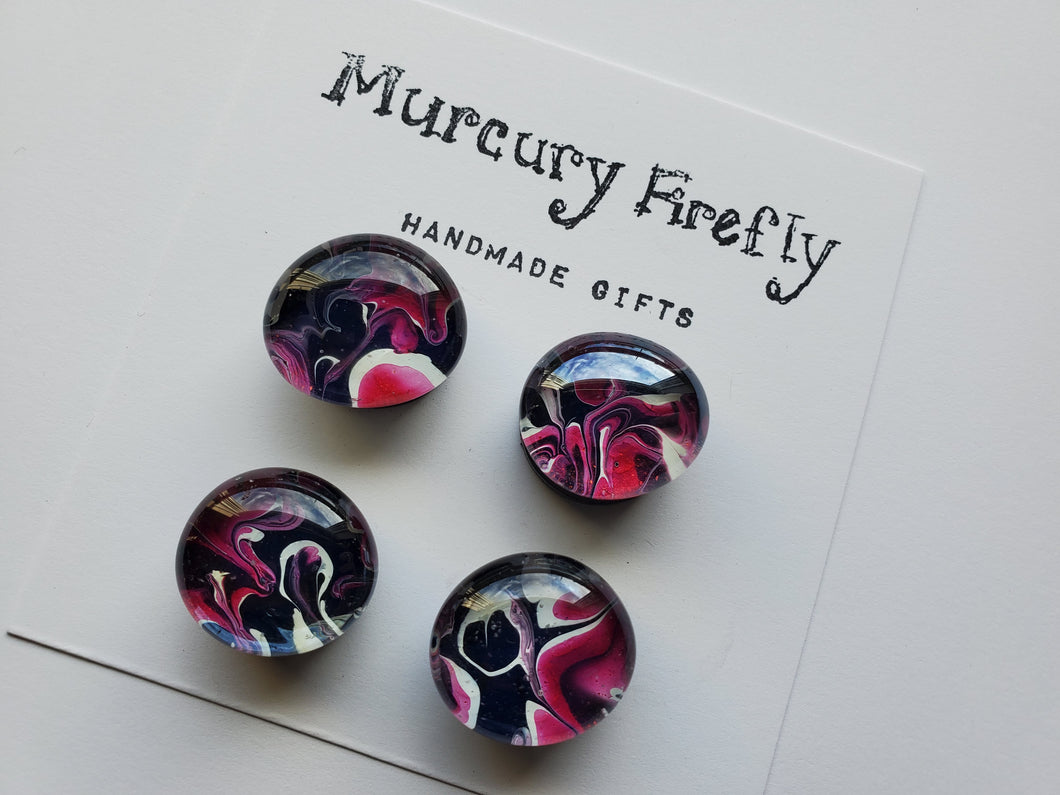 Queen of Hearts - Glass Pebble Magnets